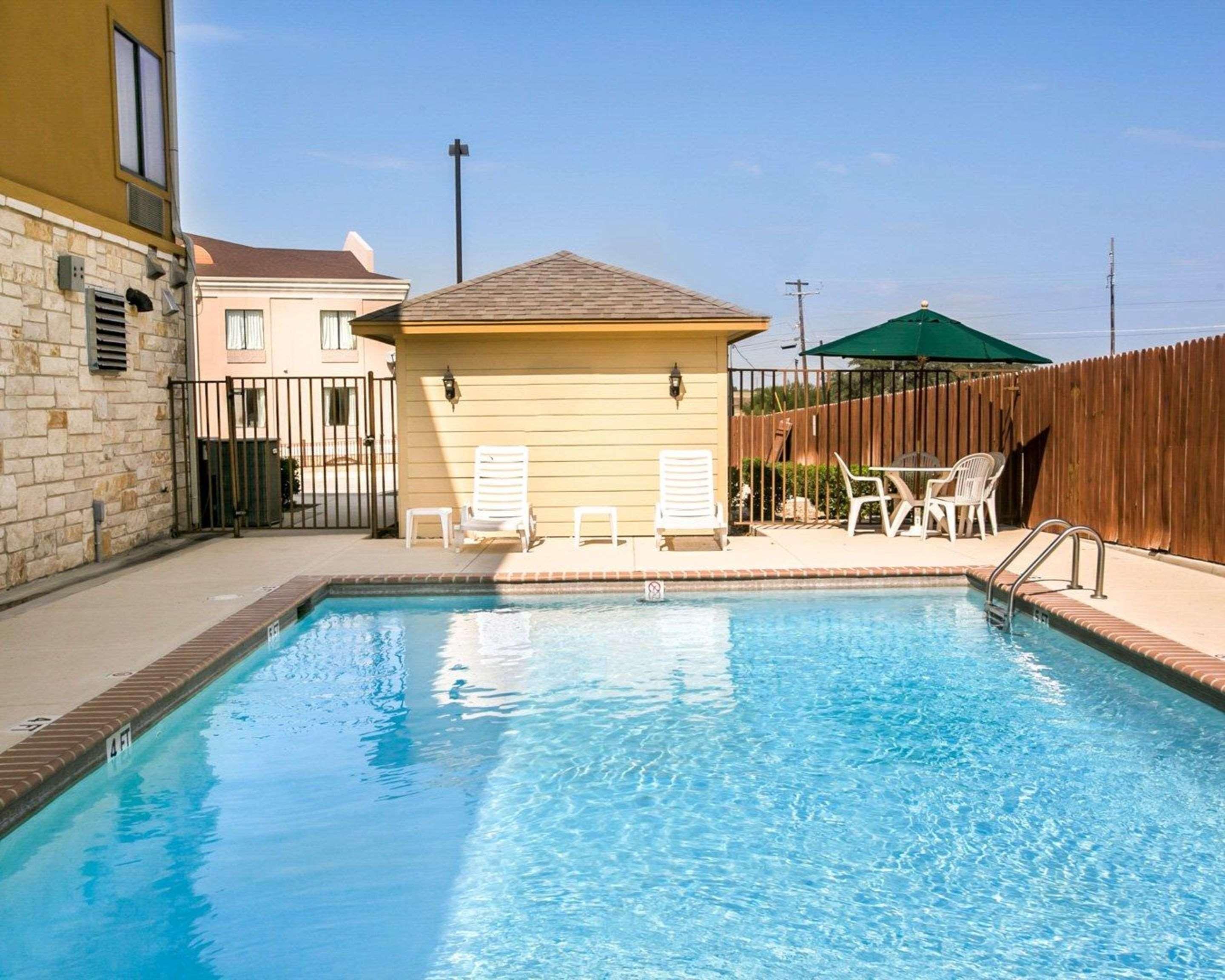 Sleep Inn & Suites Gonzales Near Palmetto State Park Exterior foto