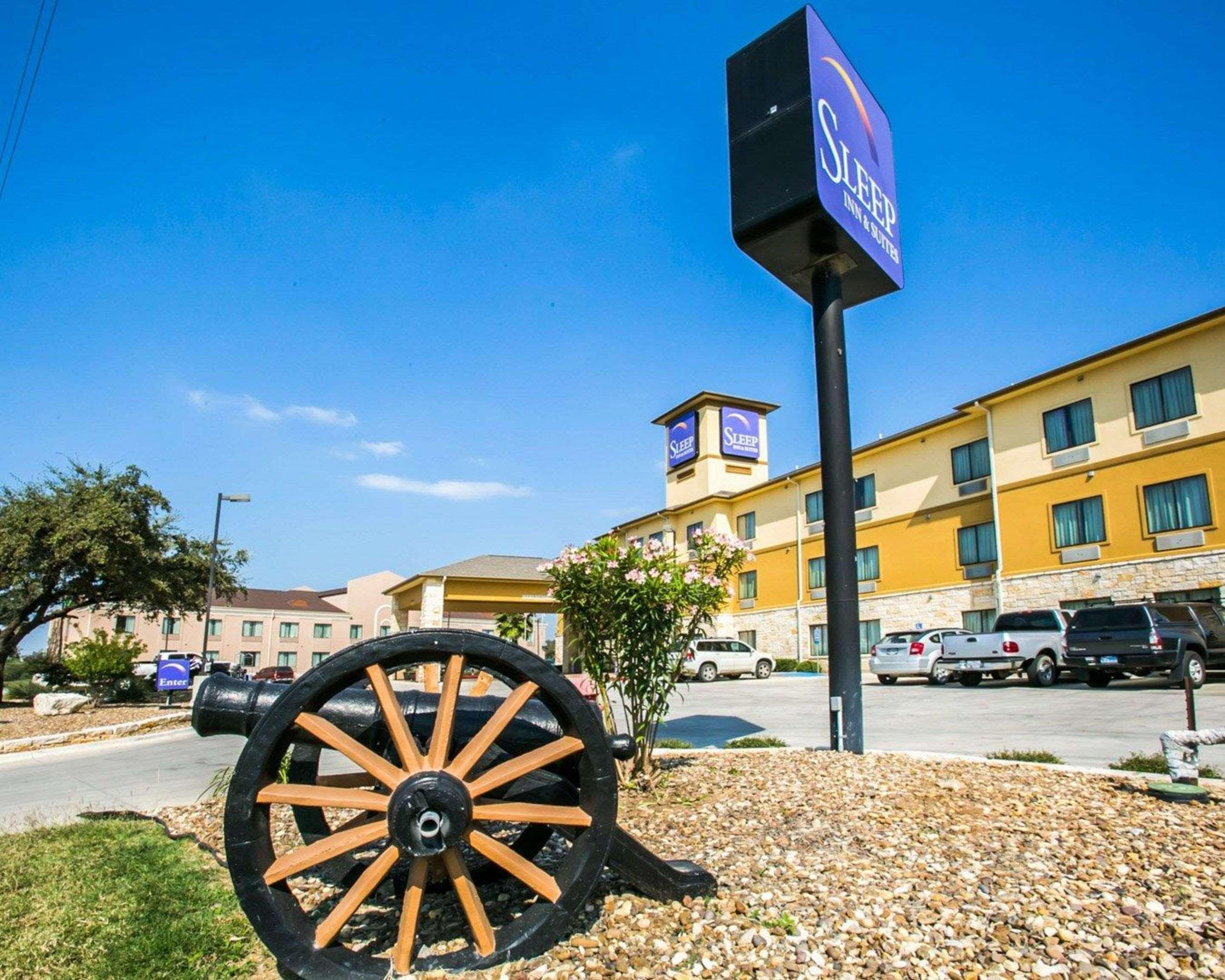 Sleep Inn & Suites Gonzales Near Palmetto State Park Exterior foto